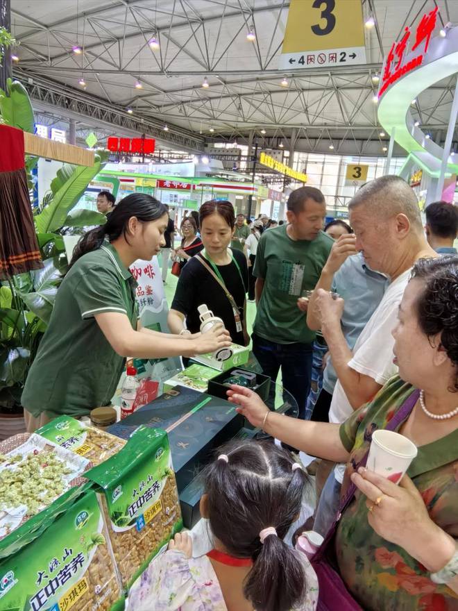 025正中食品靠这4款苦荞爆品狂揽市场！麻将胡了试玩健康赛道“卷王”杀疯了！2(图1)