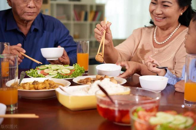 人补钙指南这些食物最有效PG麻将胡了模拟器老年(图4)